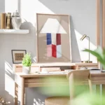 affiche avec une forme de lampe blanche abstraite son pied compose de formes geo bureau.webp