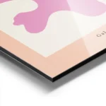 affiche avec une forme rose abstraite sur un fond blanc texte noir formes colore aluminium.webp