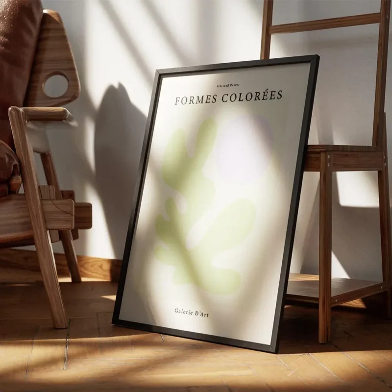 affiche avec une forme verte et un cercle violet sur un carre vert clair texte a encadre.webp