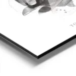 affiche avec une illustration aquarelle de deux mains entremelees en noir gris e aluminium.webp