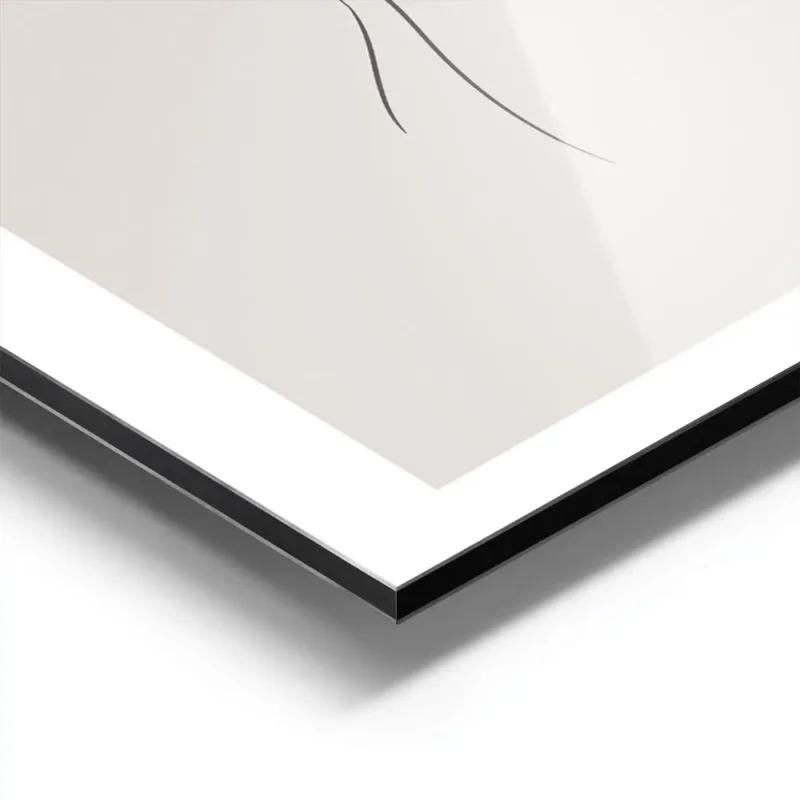 affiche avec une illustration au trait noir dune femme de dos relevant ses cheve aluminium.webp