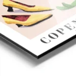 affiche avec une illustration de chaussures colorees eparpillees sur un fond ros aluminium.webp