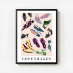 affiche avec une illustration de chaussures colorees eparpillees sur un fond ros avec cadre.webp