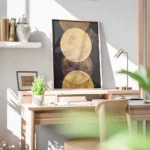 affiche avec une illustration de lunes dorees et detincelles sur un fond sombre bureau.webp