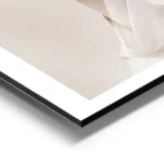 affiche avec une main feminine tenant un verre de champagne qui se remplit de li aluminium.webp