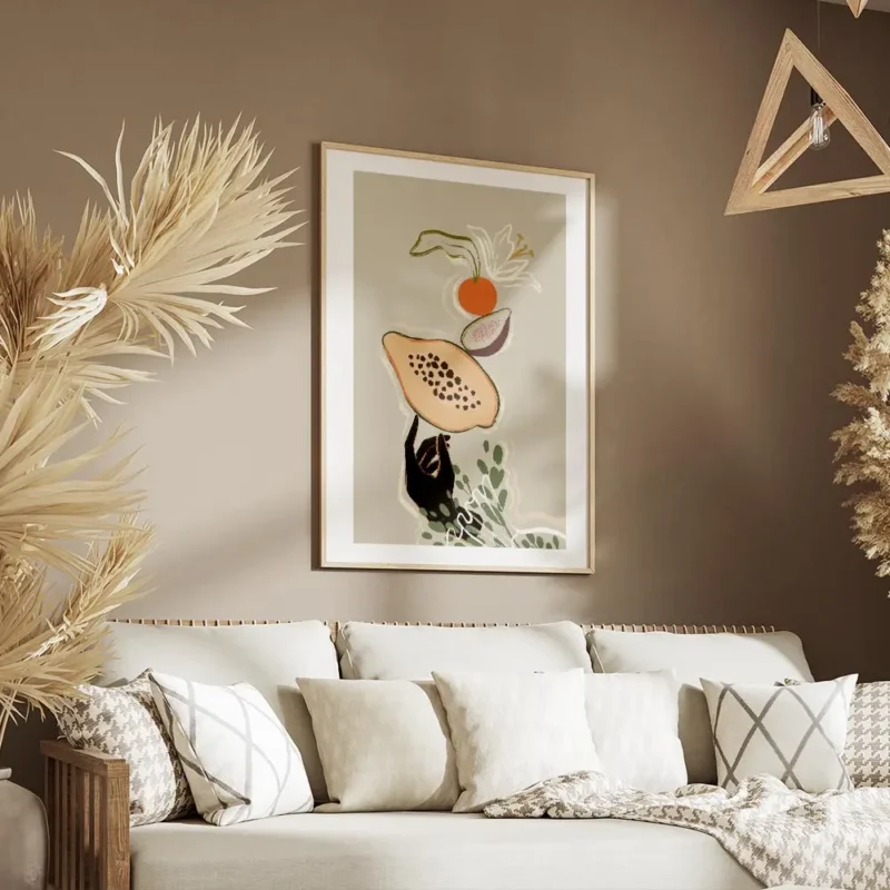 affiche avec une main noire en equilibre sur une papaye une figue une orange et salon.webp