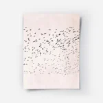 affiche avec une nuee doiseaux noirs en vol sur un fond rose texture illustratio.webp
