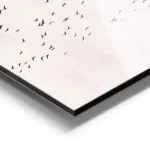 affiche avec une nuee doiseaux noirs en vol sur un fond rose texture illustratio aluminium.webp