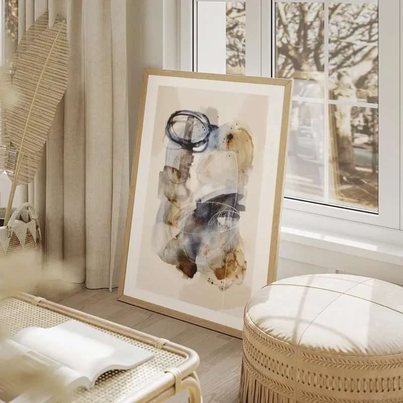 affiche avec une peinture a laquarelle abstraite aux coups de pinceau bleus et b salon beige.webp