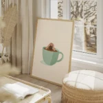 affiche avec une personne plongeant la tete et les bras dans une tasse de cafe s salon beige.webp