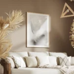affiche avec une plume blanche duveteuse et legere posee sur un fond blanc pour salon.webp