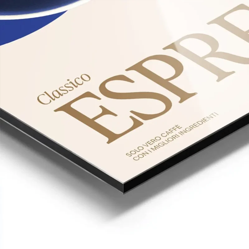 affiche avec une tasse despresso noir sur une soucoupe bleue et le texte classic aluminium.webp