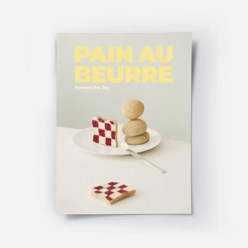 affiche avec une tranche de pain a motif damier rouge sur une assiette blanche a.webp