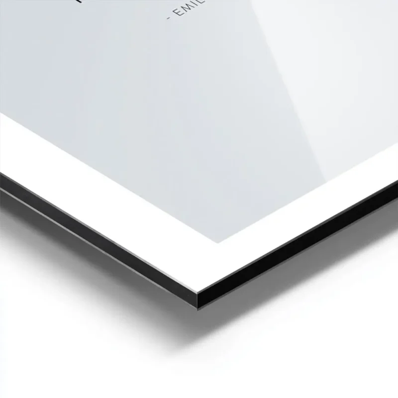 affiche avec une typographie noire sur fond gris clair affichant une citation de aluminium.webp
