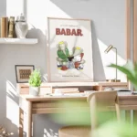 affiche babar et sa famille reine celeste pom flora et alexandre lisant un livre bureau.webp
