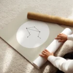 affiche balance avec illustration astrologique noire sur cercle blanc texte libr enroule.webp