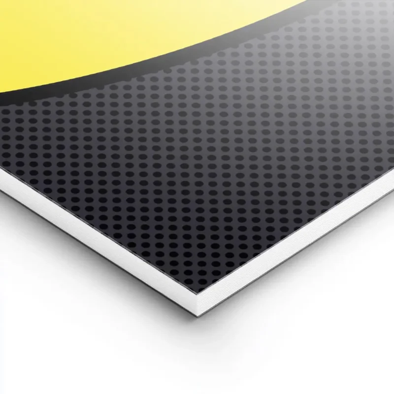 affiche batman jaune avec logo noir sur fond gris texture lightpanel.webp