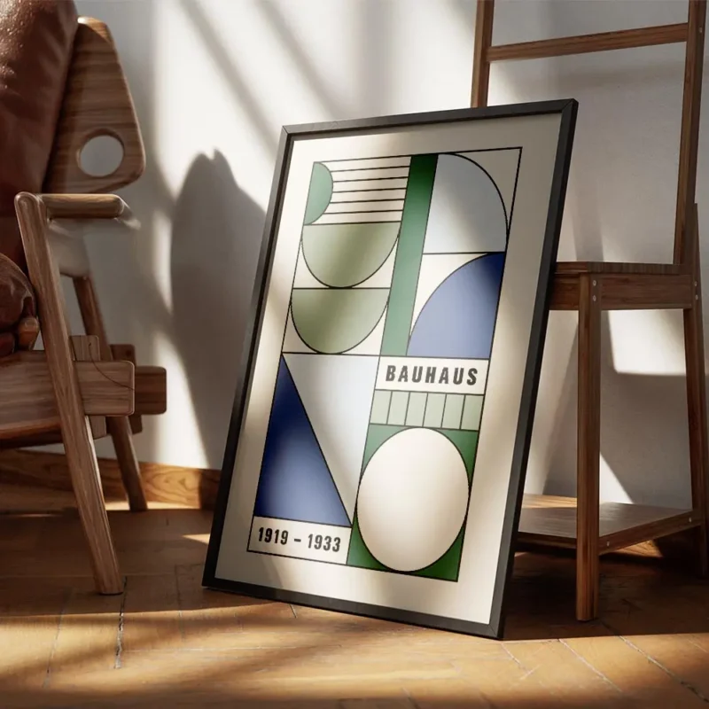 affiche bauhaus abstraite avec formes geometriques vertes et bleues et texte bau encadre.webp