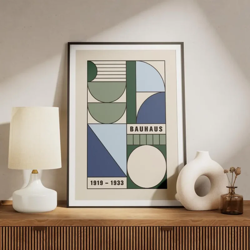 affiche bauhaus abstraite avec formes geometriques vertes et bleues et texte bau meuble.webp