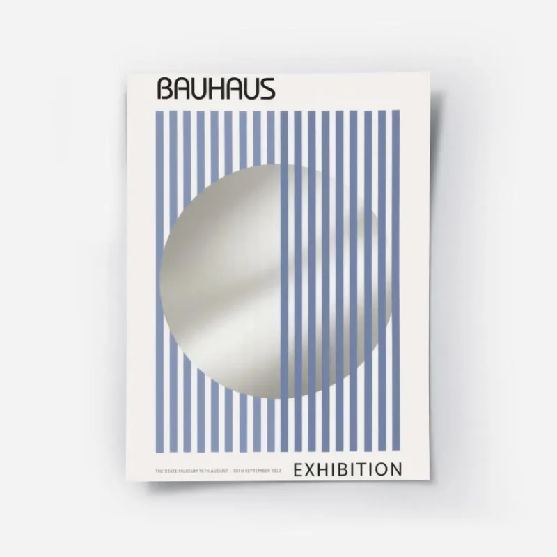 affiche bauhaus abstraite avec un disque argente et des rayures verticales bleue.webp
