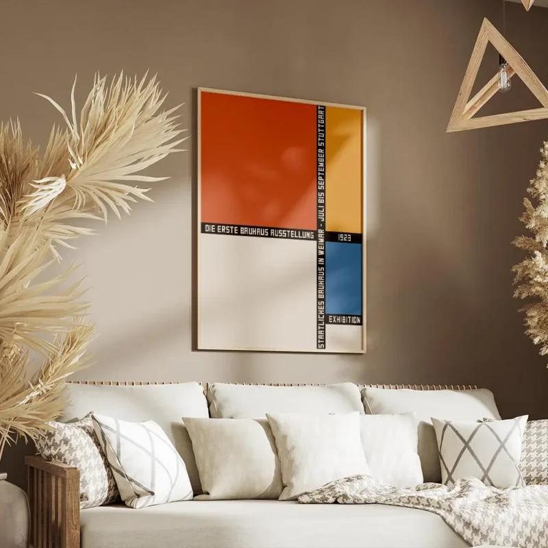 affiche bauhaus avec blocs geometriques orange beige bleu et jaune typographie n salon.webp