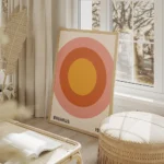 affiche bauhaus avec cercles concentriques rose orange et jaune retro typographi salon beige.webp