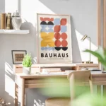 affiche bauhaus avec formes geometriques rouges bleues jaunes noires et texte ba bureau.webp