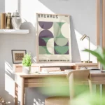 affiche bauhaus avec formes geometriques vertes et violettes sur fond beige et t bureau.webp