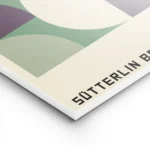 affiche bauhaus avec formes geometriques vertes et violettes sur fond beige et t lightpanel.webp