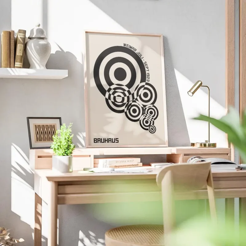 affiche bauhaus geometrique avec cercles noirs et typographie sur fond beige bureau.webp