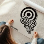 affiche bauhaus geometrique avec cercles noirs et typographie sur fond beige en rouleau.webp
