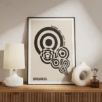 affiche bauhaus geometrique avec cercles noirs et typographie sur fond beige meuble.webp
