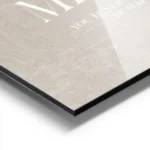 affiche beige avec la citation be kind to your mind always en typographie blanch aluminium.webp