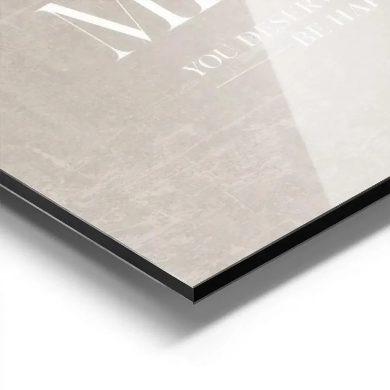 affiche beige avec la citation be kind to your mind always en typographie blanch aluminium.webp