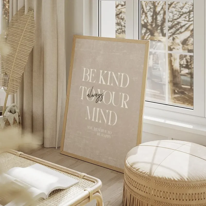 affiche beige avec la citation be kind to your mind always en typographie blanch salon beige.webp