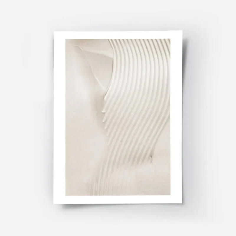 affiche beige avec texture en forme de vagues et lignes 3d pour une ambiance cal.webp