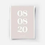 affiche beige personnalisee avec des dates et des noms en typographie blanche.webp