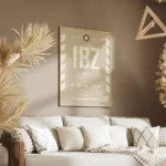 affiche beige personnalisee style etiquette de bagage pour ibiza avec texte noir salon.webp