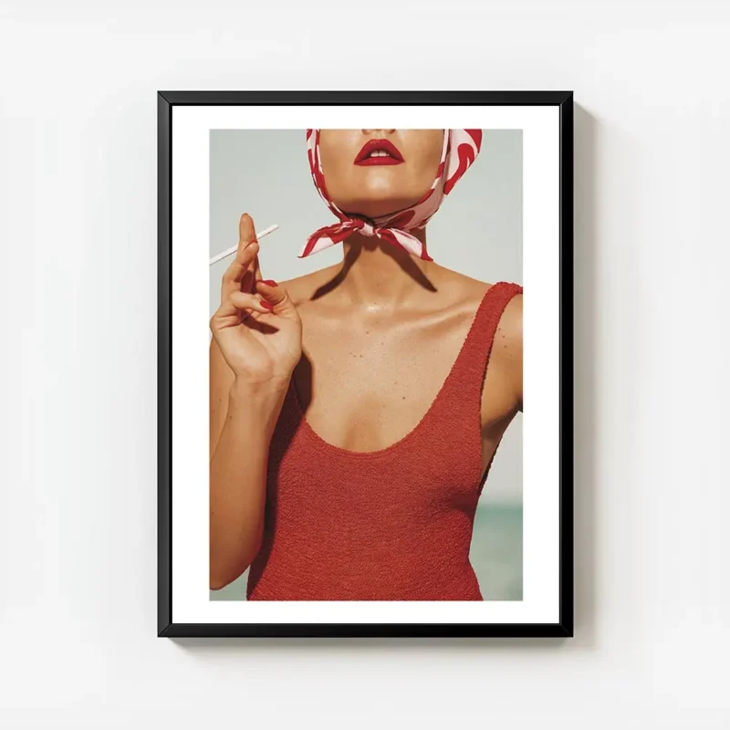 affiche bella donna femme elegante en maillot de bain rouge levres ecarlates fou avec cadre.webp