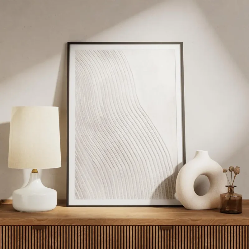 affiche blanche avec des lignes texturees douces et ondulantes creant une illusi meuble.webp