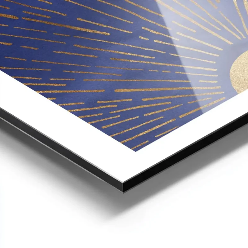 affiche bleu crepuscule avec un soleil dore et des rayons lumineux aluminium.webp