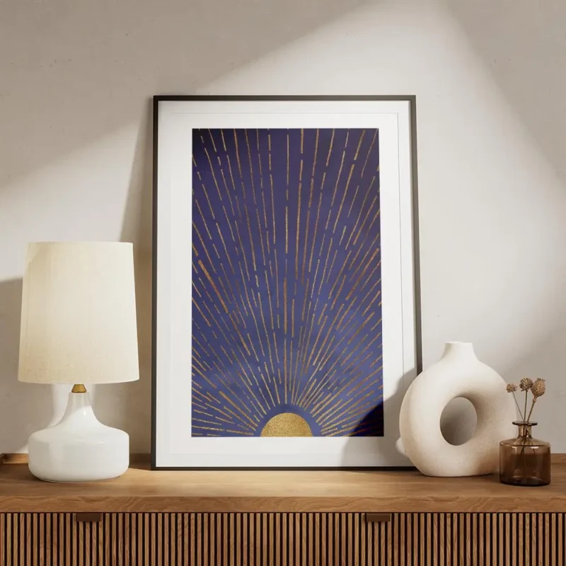 affiche bleu crepuscule avec un soleil dore et des rayons lumineux meuble.webp