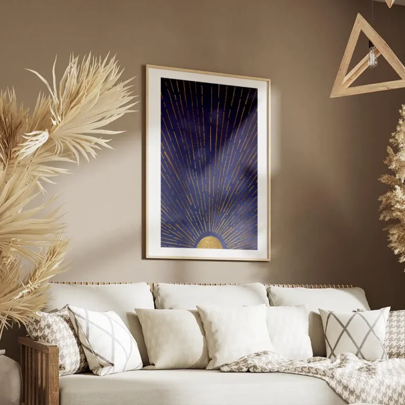 affiche bleu crepuscule avec un soleil dore et des rayons lumineux salon.webp