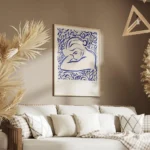 affiche bleue illustrant une femme en reverie entouree de feuillages bleus avec salon.webp
