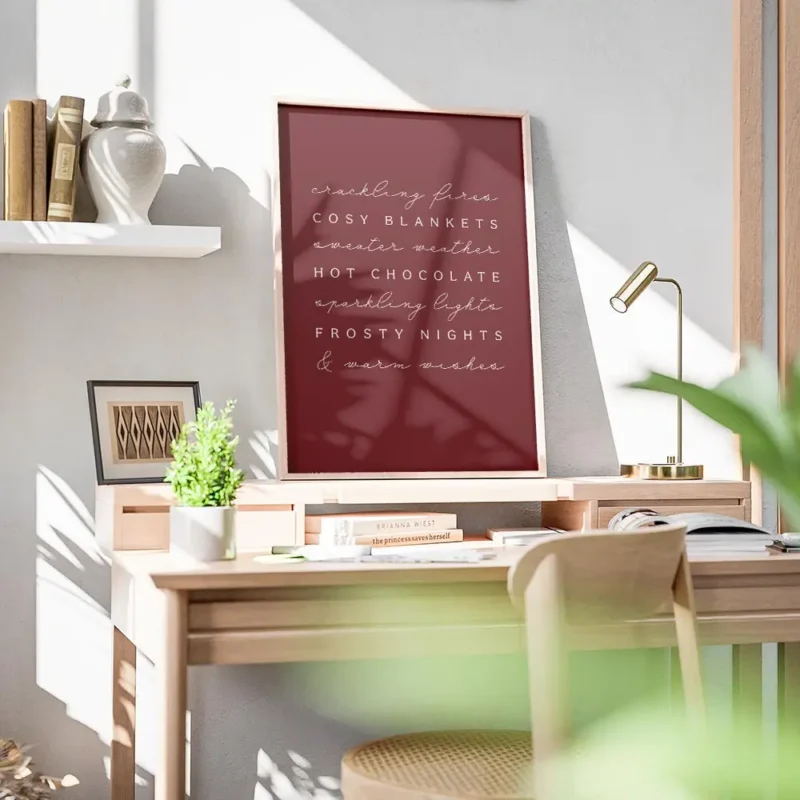 affiche bordeaux avec typographie blanche liste de mots sur lhiver cocooning et bureau.webp