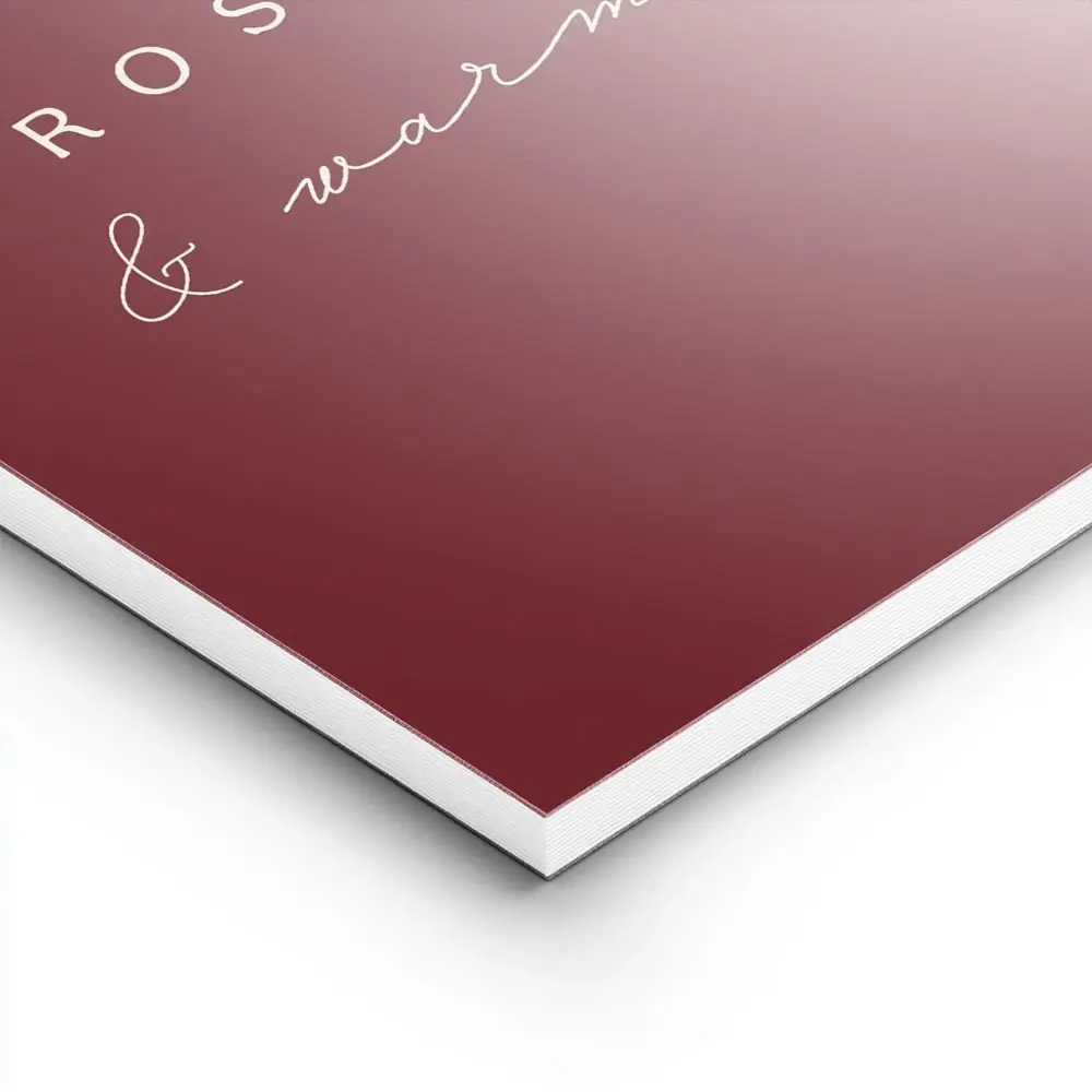 affiche bordeaux avec typographie blanche liste de mots sur lhiver cocooning et lightpanel.webp