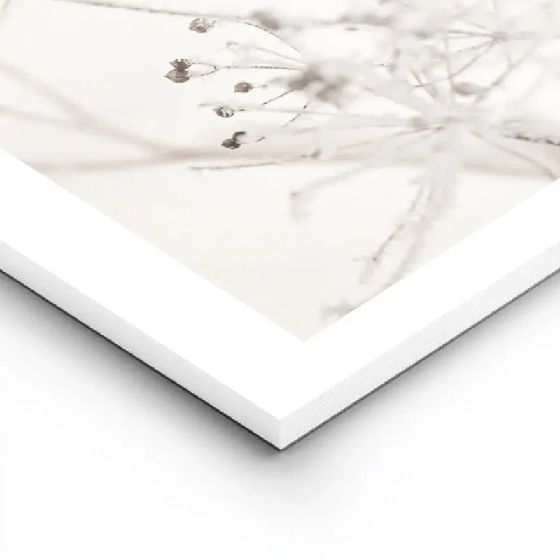affiche botanique avec des branches givrees et de petits bourgeons sur un fond b lightpanel.webp