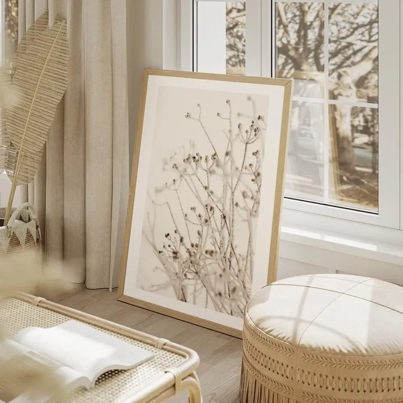 affiche botanique avec des branches givrees et de petits bourgeons sur un fond b salon beige.webp