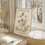 affiche botanique avec des fleurs de carotte sauvage aux teintes pastel sur fond salon beige.webp