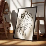 affiche botanique avec des fleurs noires et des feuilles dans un vase noir sur f encadre.webp